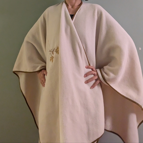 Super Warm Fleece Poncho Cardigan Sweater - Picture 2 of 7